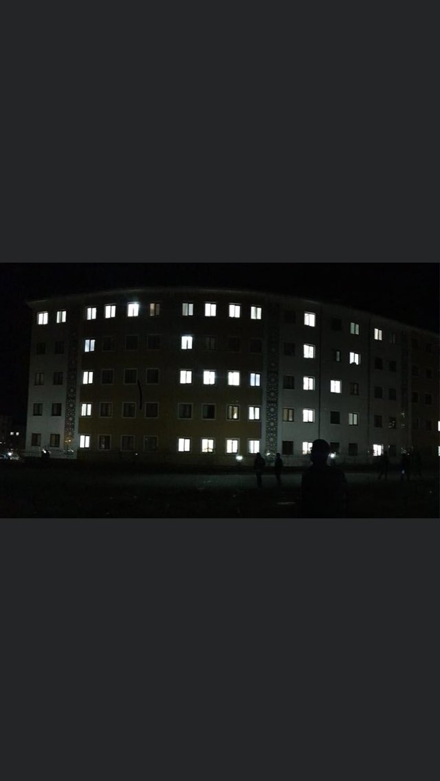bingol_fatih's tweet photo. Işıklar Mehmetçik için yandı Bingöl'de öğrenciler, Bahar Kalkanı Harekâtı'na destek amacıyla yurt odalarının ışıklarıyla 'TSK' yazdı. https://t.co/4nQCFbkzZi