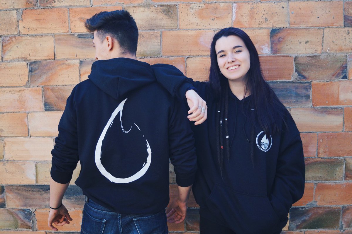 💣 NOVES DESSUADORES!
•
Aquí teniu el nostre nou merchan!
•
Després de la rebuda deSCRIB, volem celebrar-ho amb un sorteig!⚡️
•
Per participar has de:
➡️Seguir-nos a Twitter
➡️Donar 'like' i RT a la publicació
•
SORTEIG OBERT FINS DIUMENGE DIA 8, NO T'ENCANTIS!🔥