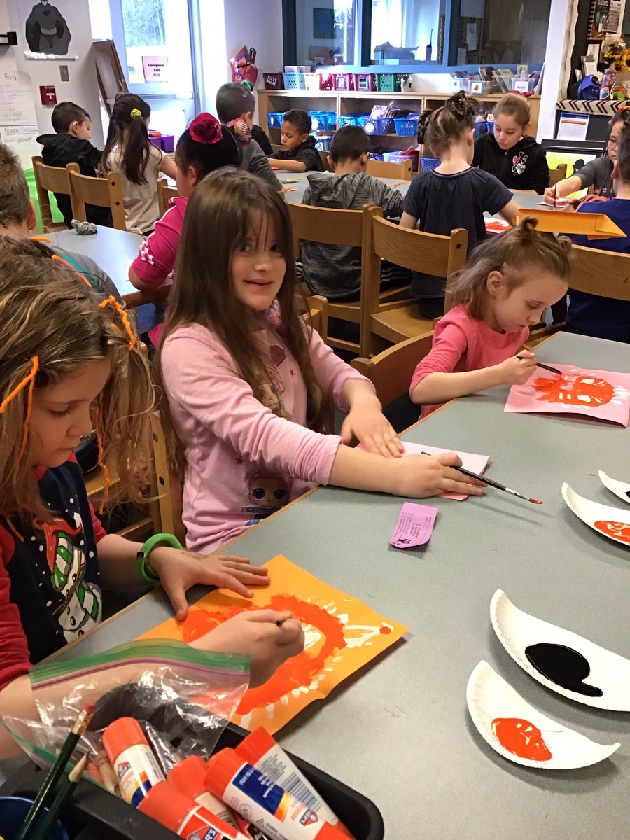 LibraryWesc's tweet photo. 2nd learned about artist Henri Rousseau and jungles in prep for Book Fair! Check out their artwork during the fair March 16-19! #weshappiness https://t.co/RAtH2Kdffw