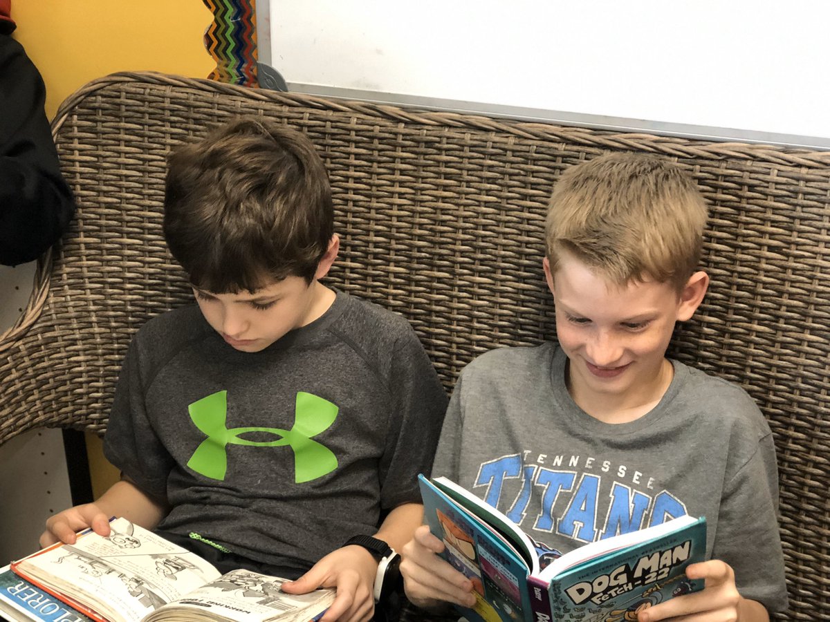 AlysonDurrett's tweet photo. Students enjoy reading around the room! @columbiaeschool #gofourthCES #cesastros https://t.co/jB51NfXaSk