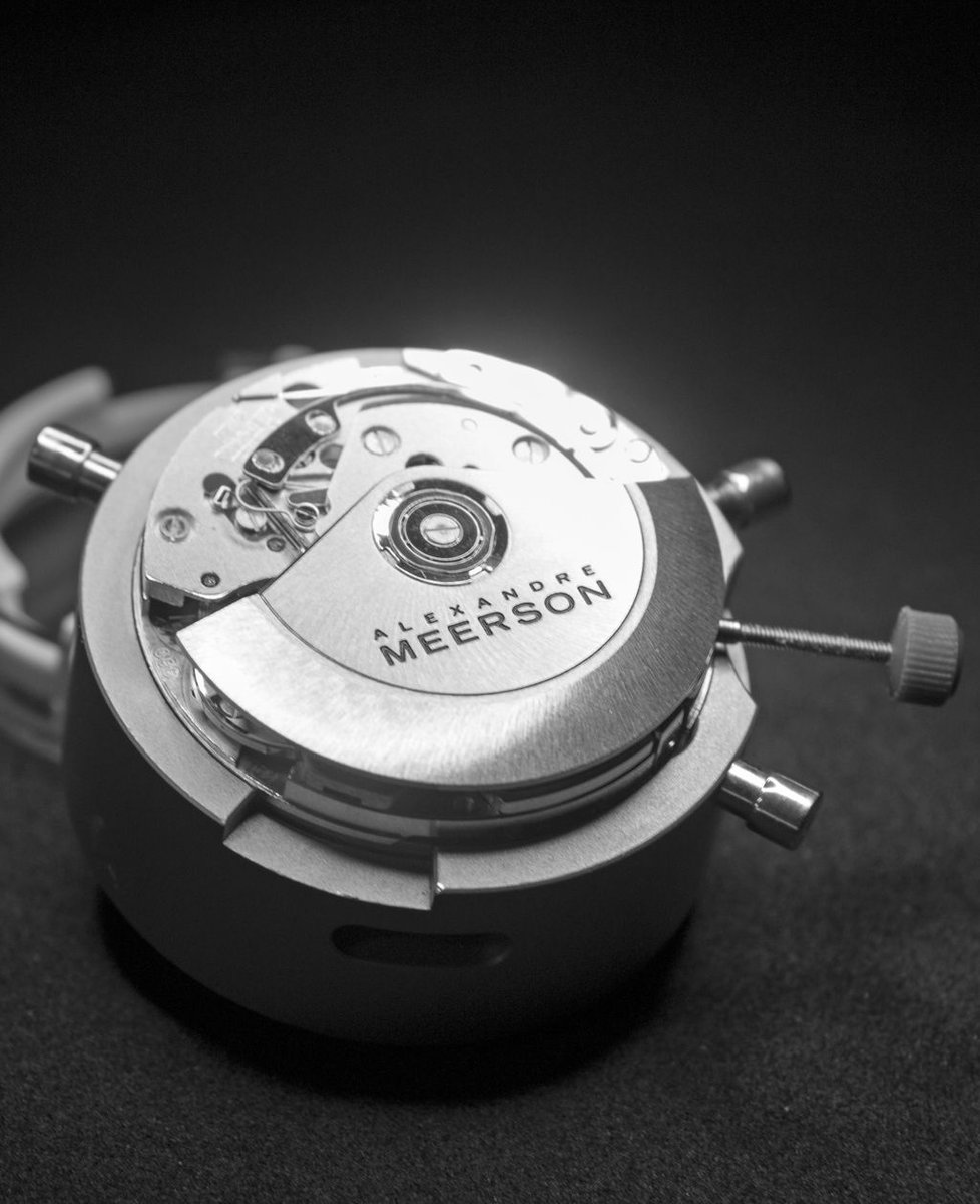 The oscillating rotor of the Mutiny Chronograph is set into the heart of the movement. It brings a familiar comfort as it resonates across its owner’s wrist. #meerson #watches #craftedforpleasure