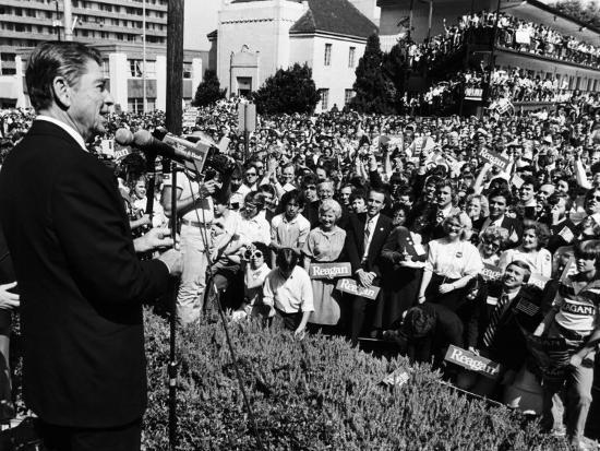 CoachesHotSeat's tweet image. It was Stu Spencer or John Sears....think it was Stu...who asked some us young folks working for @RonaldReagan in 1980 how we could get young folks to vote for RR and we just looked at him like he was NUTS since young folks just don't give 2 Rips about voting!  #WillNeverChange