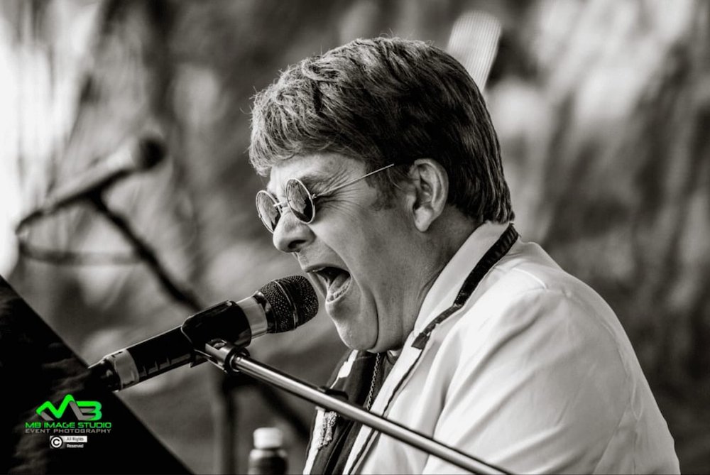 🌟 ROCKETMAN - ELTON JOHN TRIBUTE 🌟

Join us on Saturday 23rd May to enjoy all your favourite Elton songs! 😉 

3 course dinner followed by Elton John Tribute Act and Disco | 7:00PM - 1:00AM | £25 per person

📞01226 299571