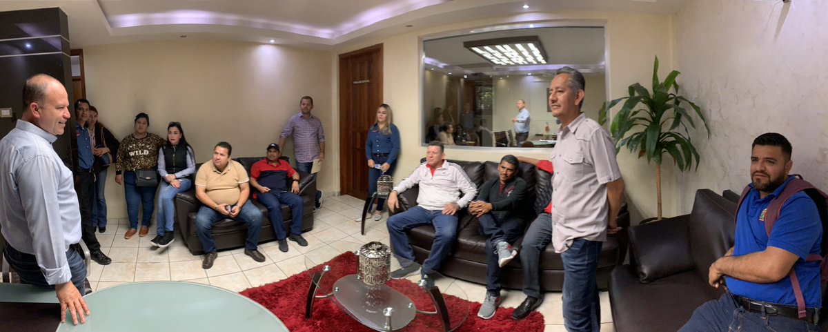 David_Alarid_R's tweet photo. Atendiendo a mis amigos y compañeros de diferentes áreas del Ayuntamiento de Culiacán, un fuerte abrazo de su amigo David Alarid. #STASACsomosTodos https://t.co/wrmOmPsla5