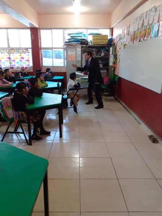 impulsandoT's tweet photo. Segundo día de conferencias con alumnos 

Cuenta cuentos con valores 

#QuienTEQuiereTeCuida
#QueChidoEsVivir https://t.co/mPZ67jtjJb