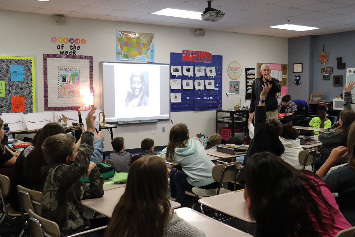 DoddElementary's tweet photo. A great big Bobcat THANK YOU to the Denton County Traveling Museum! Our fourth and fifth-grade students were able to see presentations and artifacts relating to their curriculum right on our campus!
#learninglikeabobcat https://t.co/izSYRBxluV