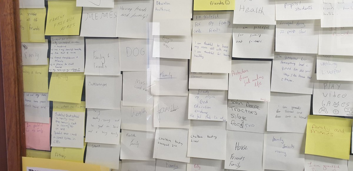 CBSCharleville's tweet photo. All that we are grateful for at CBS ๐จโ๐ฉโ๐งโ๐ฆ๐ฌ๐โโ๏ธ This was an activity completed today by our student body who downed books and biros as part of Wellness Week and took time to reflect on what they are grateful and thankful for. #family #friendship #health #sports #ERST #THISISCBS https://t.co/onKRbYYbet