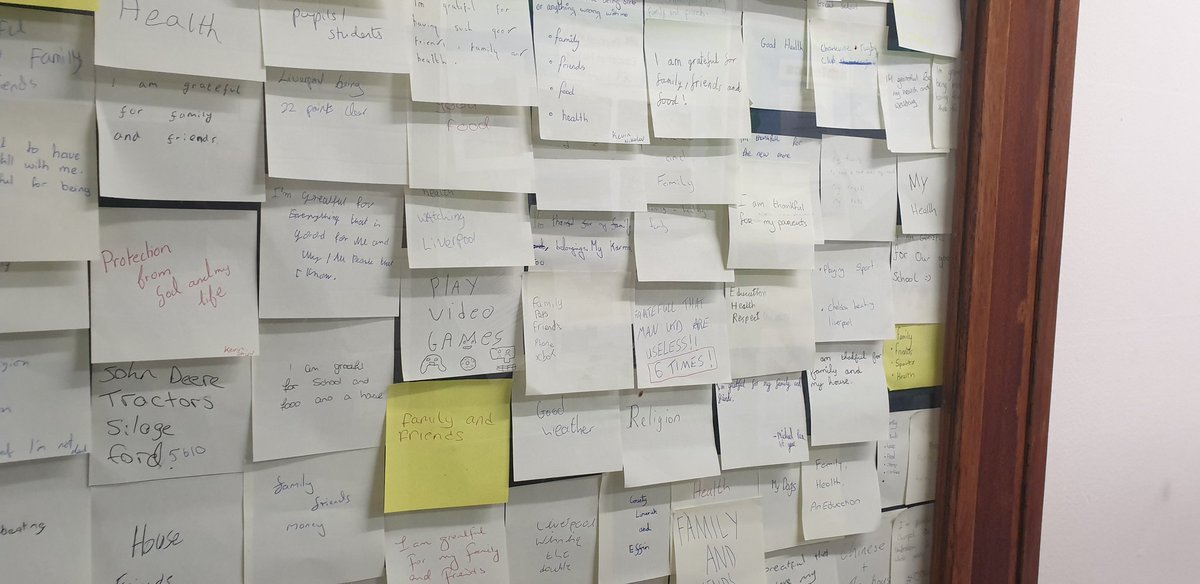 CBSCharleville's tweet photo. All that we are grateful for at CBS ๐จโ๐ฉโ๐งโ๐ฆ๐ฌ๐โโ๏ธ This was an activity completed today by our student body who downed books and biros as part of Wellness Week and took time to reflect on what they are grateful and thankful for. #family #friendship #health #sports #ERST #THISISCBS https://t.co/onKRbYYbet