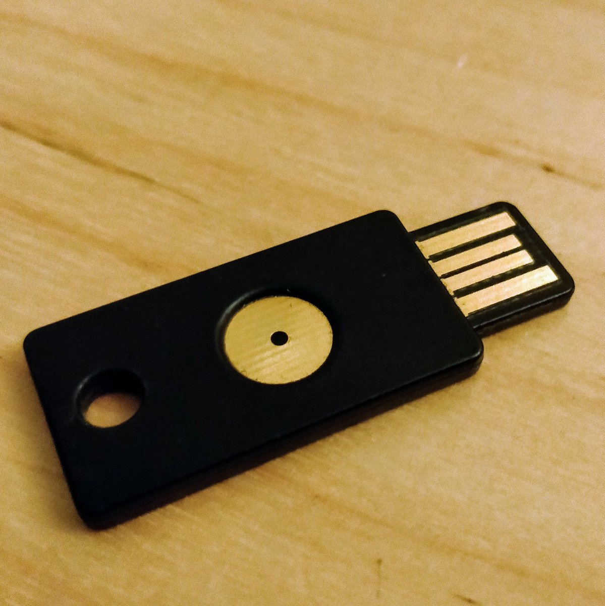 popey's tweet photo. Goodbye 1st gen YubiKey, hello YubiKey 5 Nano. This was super easy to setup and snuggles neatly in any USB port. https://t.co/EealXRJK67