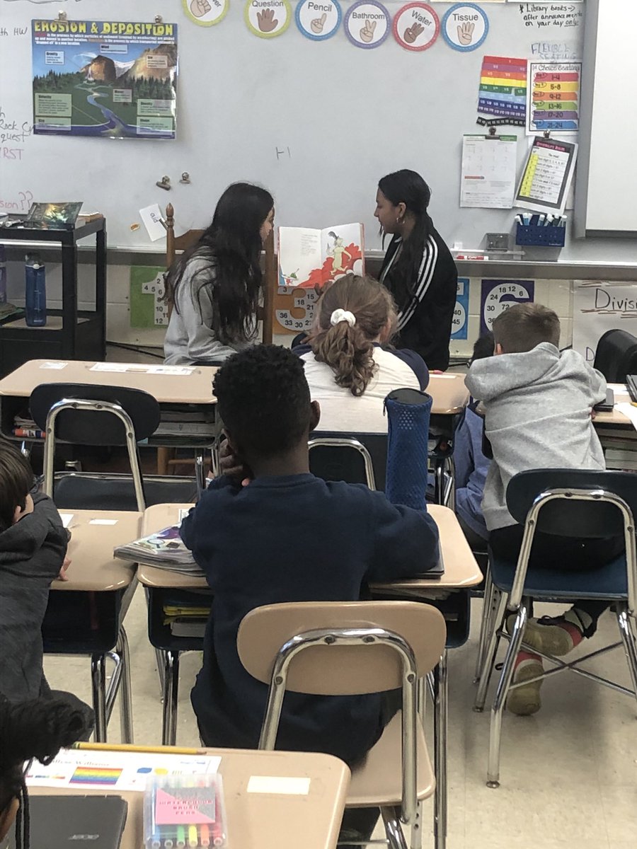 ftsd_4thGrade's tweet photo. 7th grade guest readers visiting Mrs. Marfino’s class today! 📚 #ReadAcrossAmerica #DrSeuss @FTSD_Riverfront #riverfrontrocks https://t.co/IvGIDi7Cbc