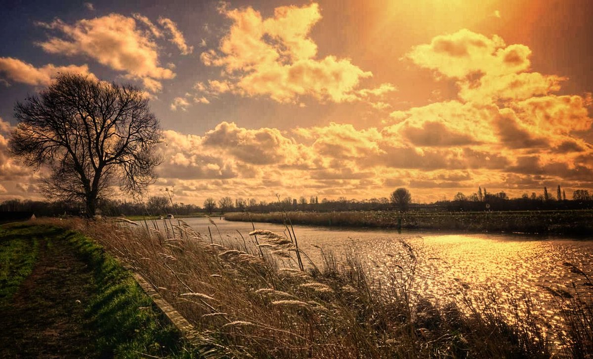 Beccles, suffolk
<a href="/ChrisPage90/">Chris Page - Weatherman</a> <a href="/metoffice/">Met Office</a> <a href="/bbcweather/">BBC Weather</a> <a href="/BBCWthrWatchers/">BBC Weather Watchers</a> <a href="/itvweather/">ITV Weather</a> #StormHour #ballsphotos