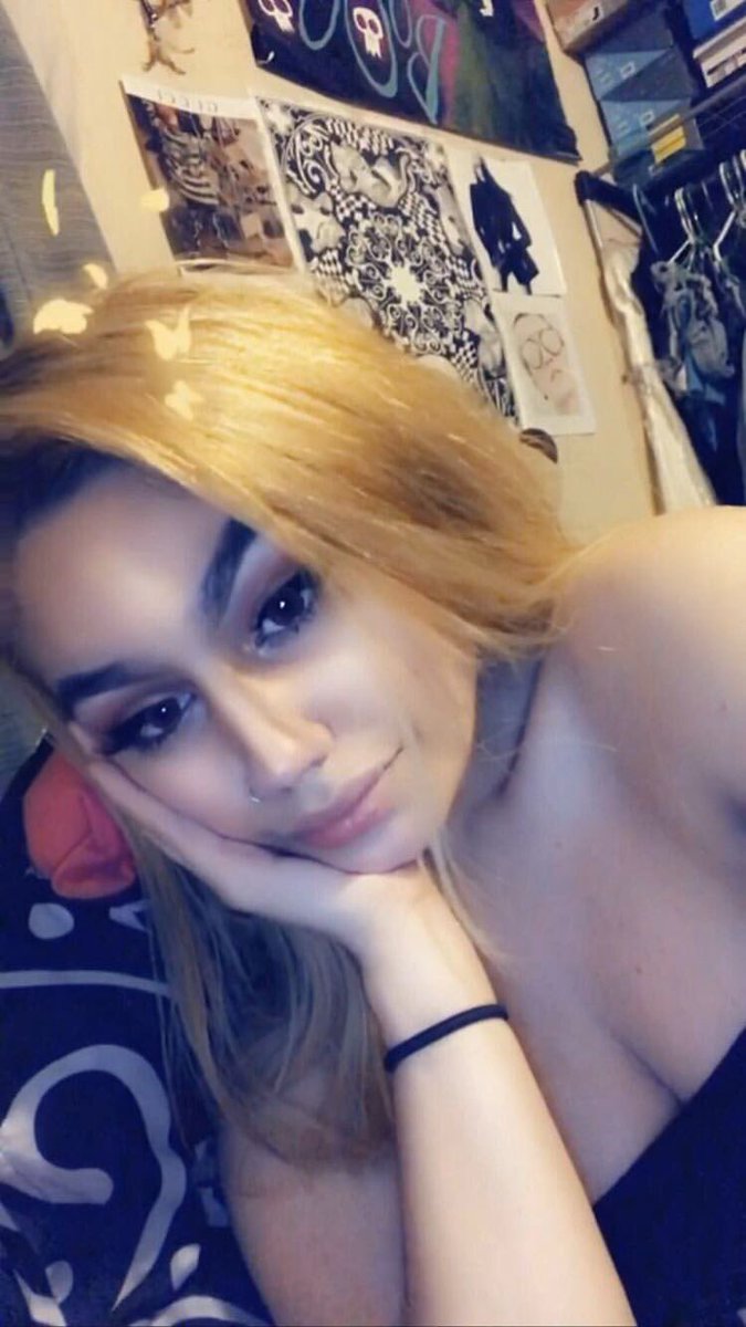 Lexi_LovesXXX's tweet photo. 💛 https://t.co/lfo6Puplk7