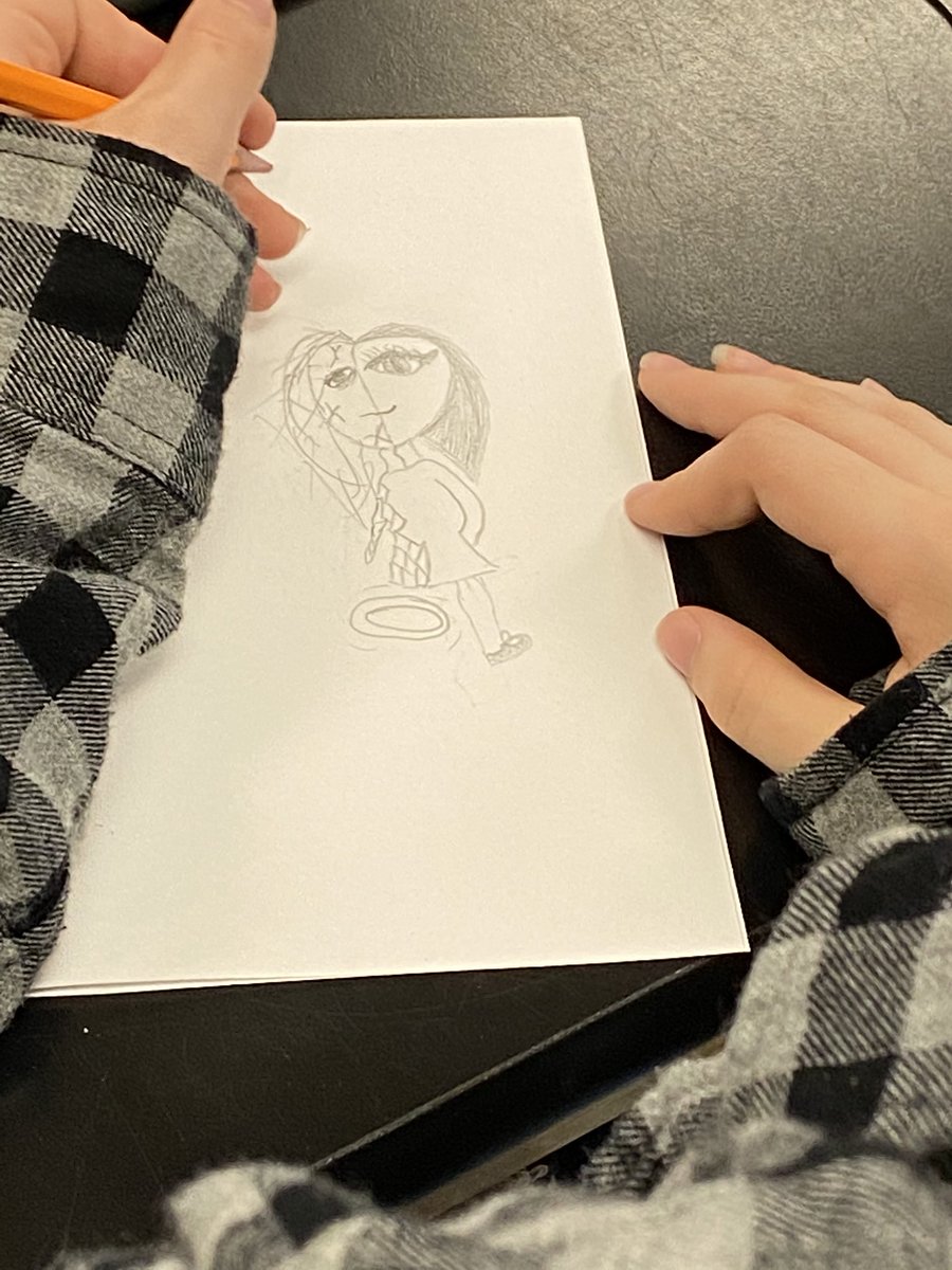 mrsw_artroom's tweet photo. Thank you @k_garrity for visiting our classroom today to talk with us about the periodic table and help us brainstorm for our element characters!! #middleschool #artlife #sharklife #middleschoolart #periodictable #crosscurriculum https://t.co/VnGTv1Vz9Z
