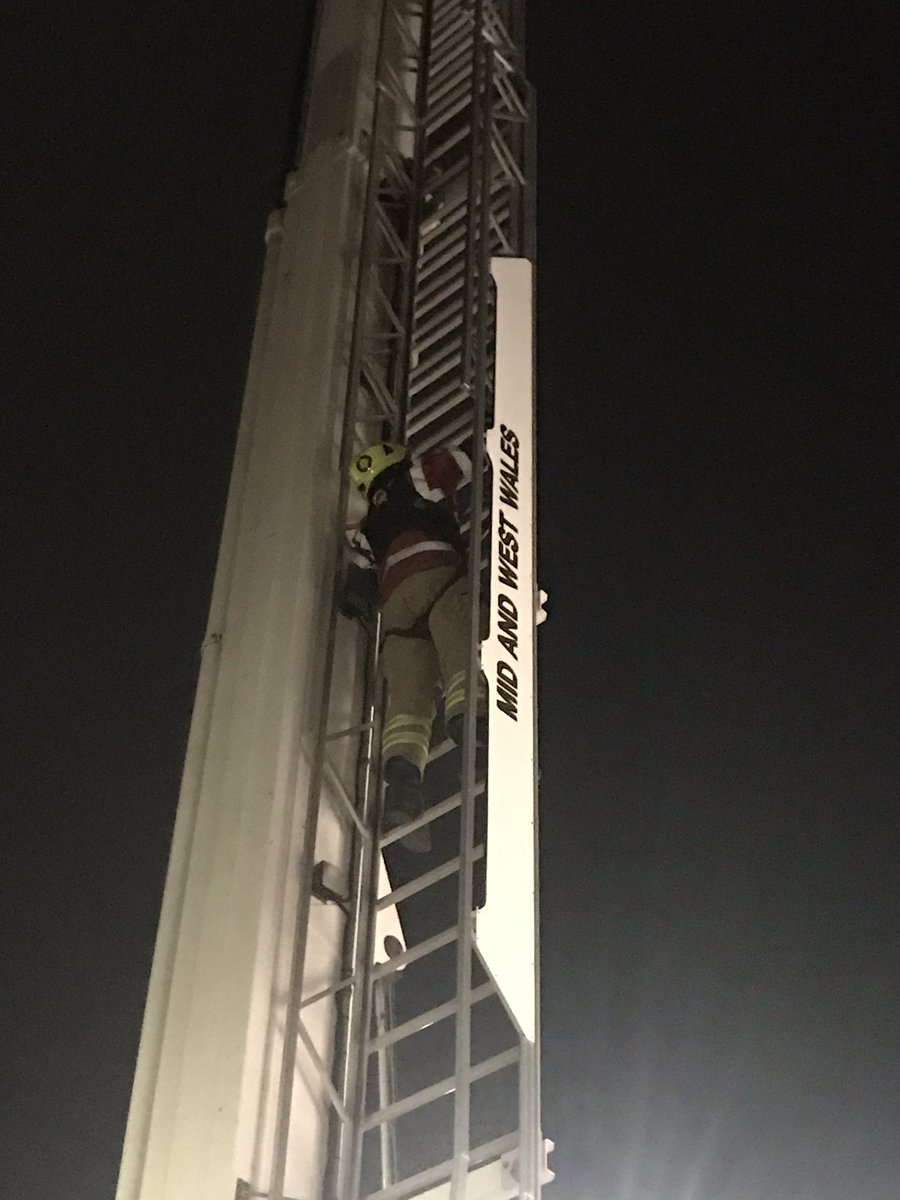 daipugh1's tweet photo. Busy night at the station tonight  at Aberystwyth Fire station with the on call crew carrying out various drills and tests. Another good session... @GorsafS @daipugh1 @iamthebigmont @rowlandpenrhos @arjames268 @yasar_aydogmus @mattkarenrobert @mawwfire @mawwfire @Carwynsionthom1 https://t.co/j4kHOnds65