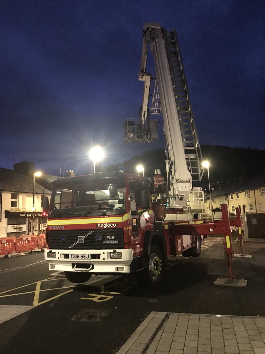 daipugh1's tweet photo. Busy night at the station tonight  at Aberystwyth Fire station with the on call crew carrying out various drills and tests. Another good session... @GorsafS @daipugh1 @iamthebigmont @rowlandpenrhos @arjames268 @yasar_aydogmus @mattkarenrobert @mawwfire @mawwfire @Carwynsionthom1 https://t.co/j4kHOnds65