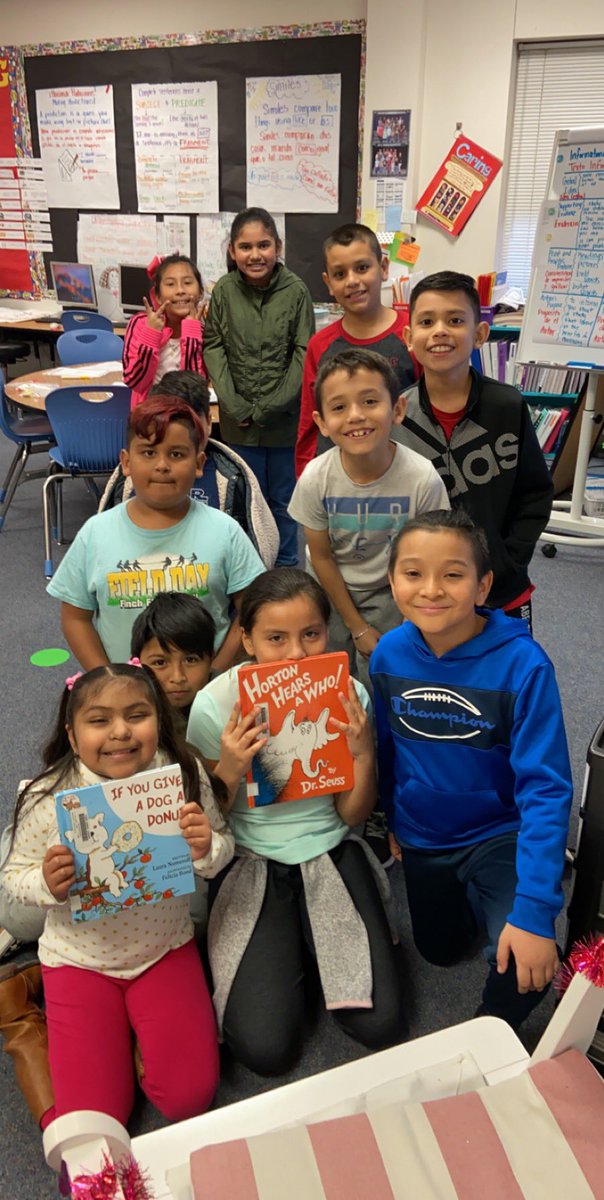HernandezFinch's tweet photo. So happy with novel effect !!! First time trying it and I LOVED it just as much as they did!! @KWarrington411  #finchfalcons https://t.co/KIz6aZSDAT