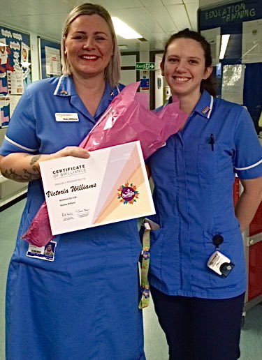 VickyWi58013038's tweet photo. Absolutely delighted with a beautiful surprise on the ward. #nurse #proud #med2 #westcornwallhosptial #rcht #feelingblessed #flowers #Certificate #lovewhatido #lovemyjob #lovewhereiwork https://t.co/LjulUOc0cg