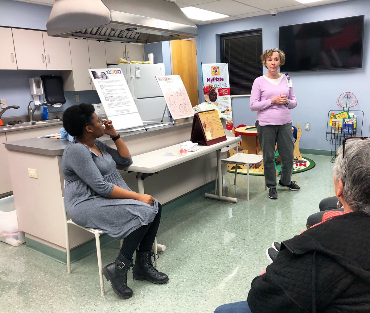 Breastfeeding Coordinator Leanne Montgomery teaches a #breastfeeding class for expecting moms at the #WIC Center today! We offer breastfeeding 🤱🏽 classes the 🗓 first Wednesday and third Tuesday of each month! Interested? Call ☎️ 731-423-3020 for ℹ️ information! #WICWednesday