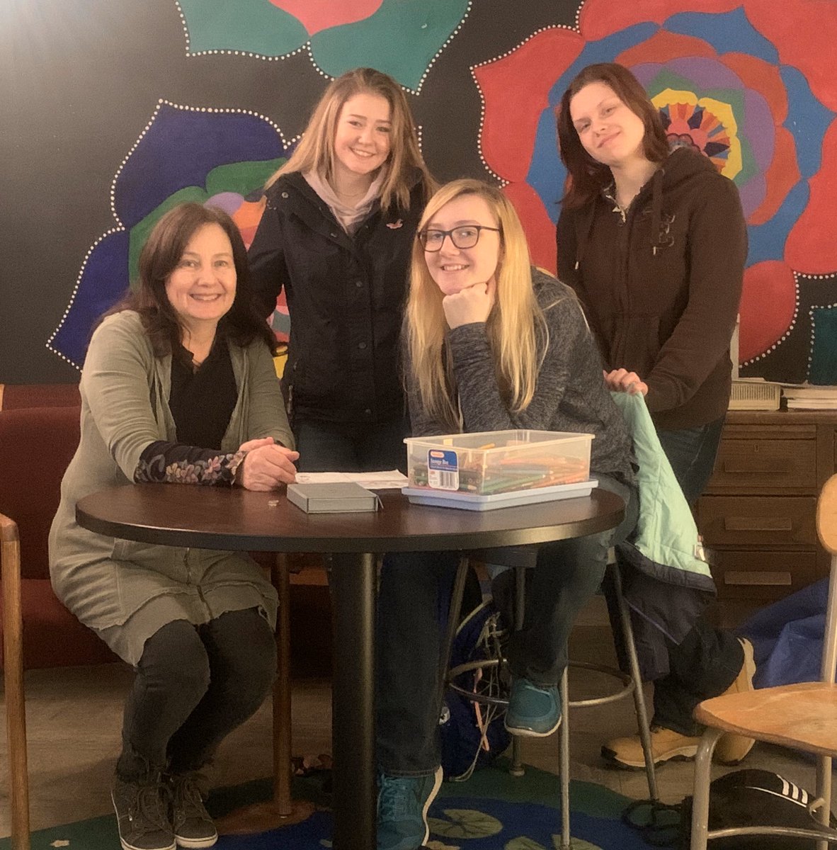 saranaclakehs's tweet photo. Happy National School Social Worker week to Mrs. Dareff-Wenn! We appreciate everything you do for our students. #nationalschoolsocialworkerweek #NSSWW https://t.co/aAv5fYVGvK