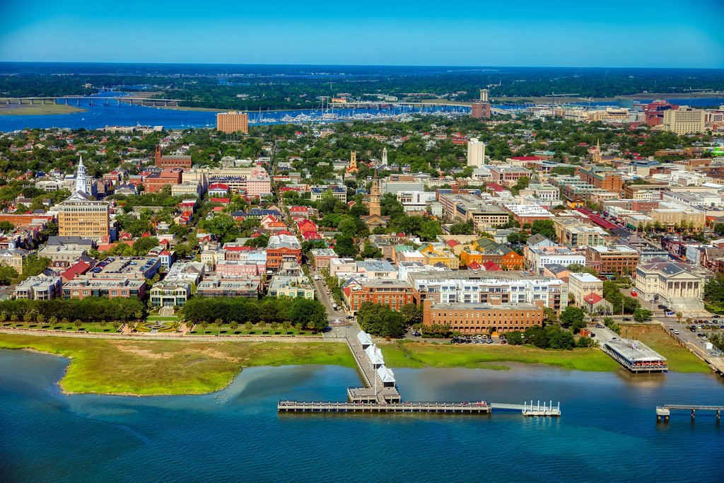 Happy to be cruising in this beautiful city 💙⁠
Use the link to get your tickets today!⁠
bit.ly/Daily_Tours