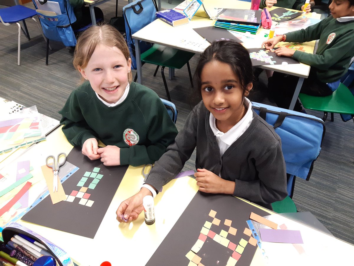 KinnoullPrimary's tweet image. P4 making space aliens to help them learn about fractions! #teachingfractions #primarymaths