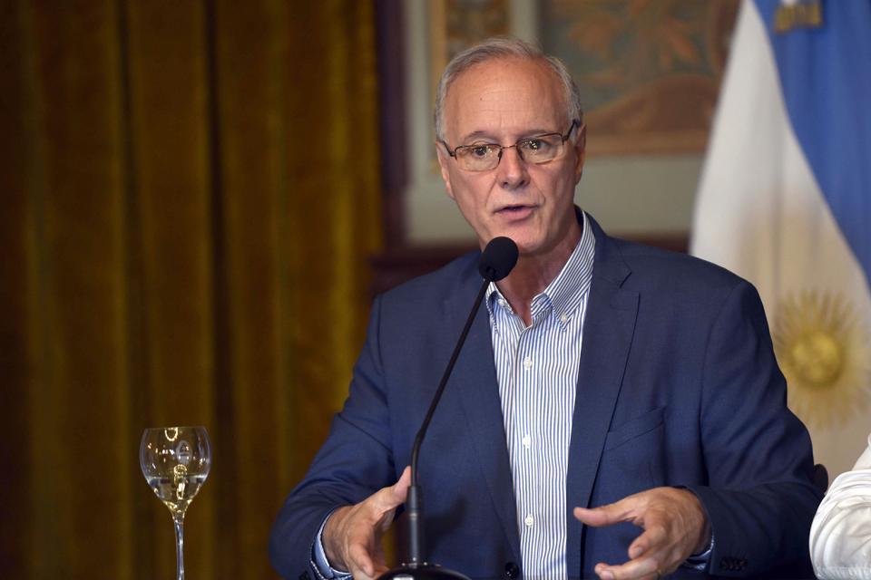 IOMAgba's tweet photo. GOLLÁN: “EL DENGUE Y EL SARAMPIÓN SON MÁS PREOCUPANTES"

✅El ministro de Salud bonaerense transmitió tranquilidad ante la llegada del Coronavirus. 
📌Fuente Página 12. 
👉Más info https://t.co/ay4JuFRLal https://t.co/v5syEjgPDn