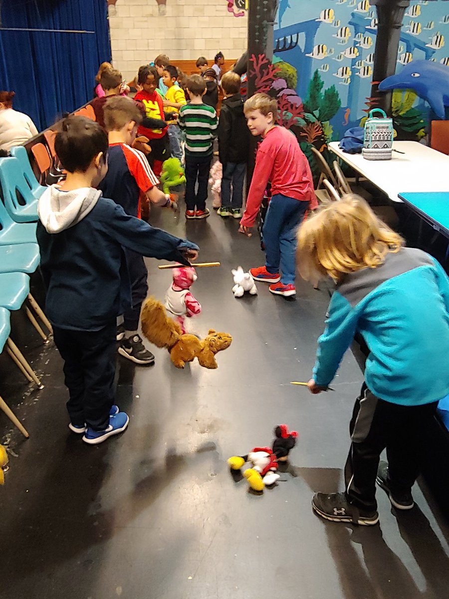 ShelbyBuzz's tweet photo. Fun trying out the puppets https://t.co/oyqFag01pF