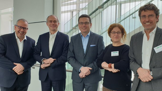 HelmReisinger's tweet photo. .@Orange puts growth focus on b2b as the enterprises are digitizing their value chains. Excellent cooperation and digital meeting with the European countries. Merci @rfernandez @MarcVignolles @Paul_Henric @francerighenzi
 for a special handshake in Covid-times at @orangebusiness https://t.co/KUwke5psW4