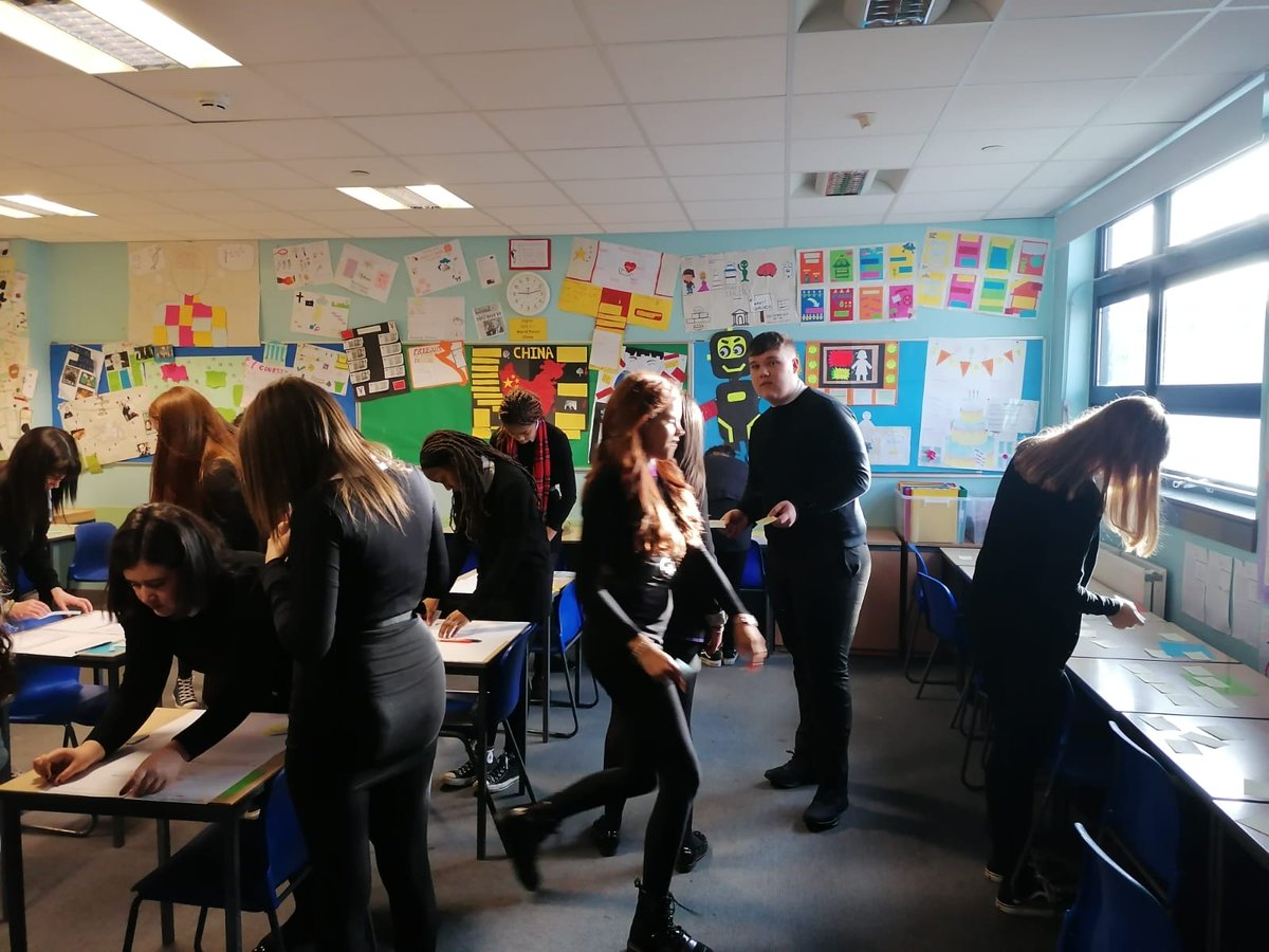 StAndrewsA_Soc's tweet image. Modern studies higher class being the leaders of their own learning #activework #teamwork