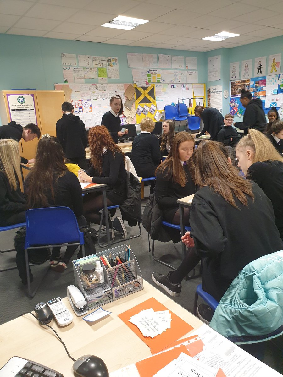 StAndrewsA_Soc's tweet image. Modern studies higher class being the leaders of their own learning #activework #teamwork