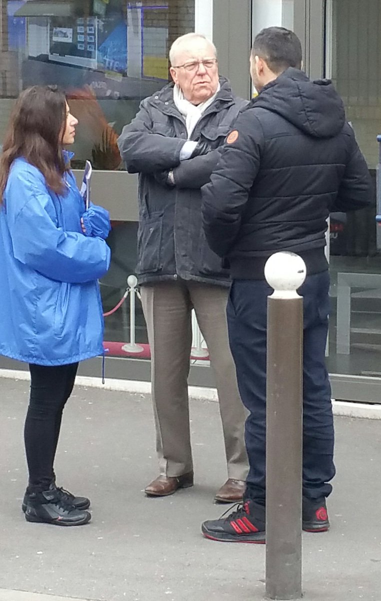 XavierPERICAT's tweet photo. Ce matin, en avant-première avec @GMothron pour faire connaître les colistiers de @Mothron1Vision au marché des Champioux ! #Mothronunevision #UneEquipeUnProjet https://t.co/39ZMUMMAoX
