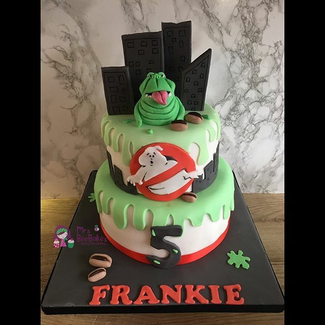 mrsbeebakes's tweet photo. This two-tier #GhostbustersCake was a huge hit. I love making #Slimer... #CakesForKids #WhitleyBayCakes #MrsBeeBakes https://t.co/3ULSnUwsTe https://t.co/5GebLFIk94