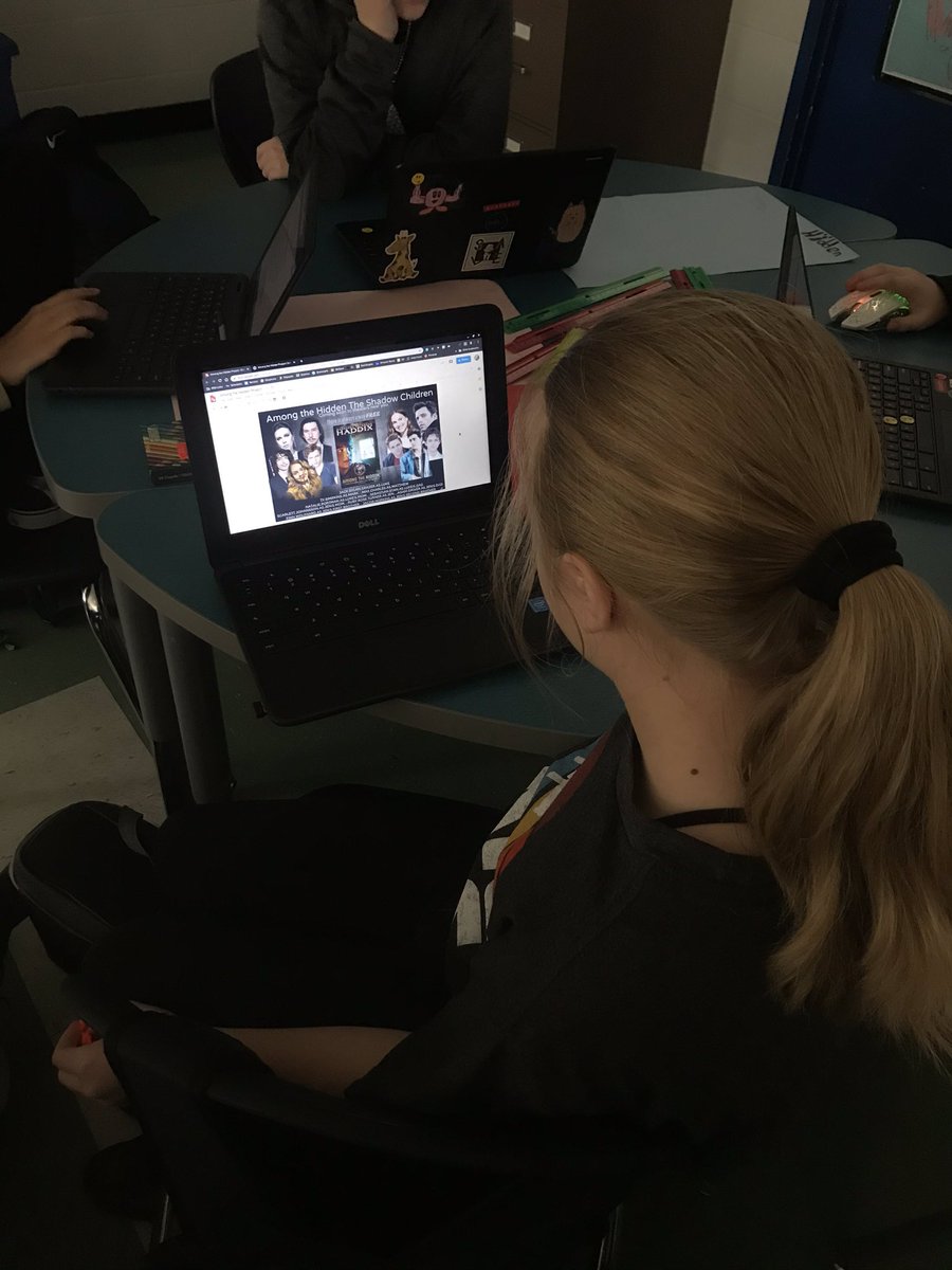 BrownELAR's tweet photo. Novel project time!! Students had 5 project options to choose from and could do their project digitally or by hand. #voiceandchoice #risdmvps #robinsonisd @whatsnewatrjh https://t.co/cA9pyfdOlF