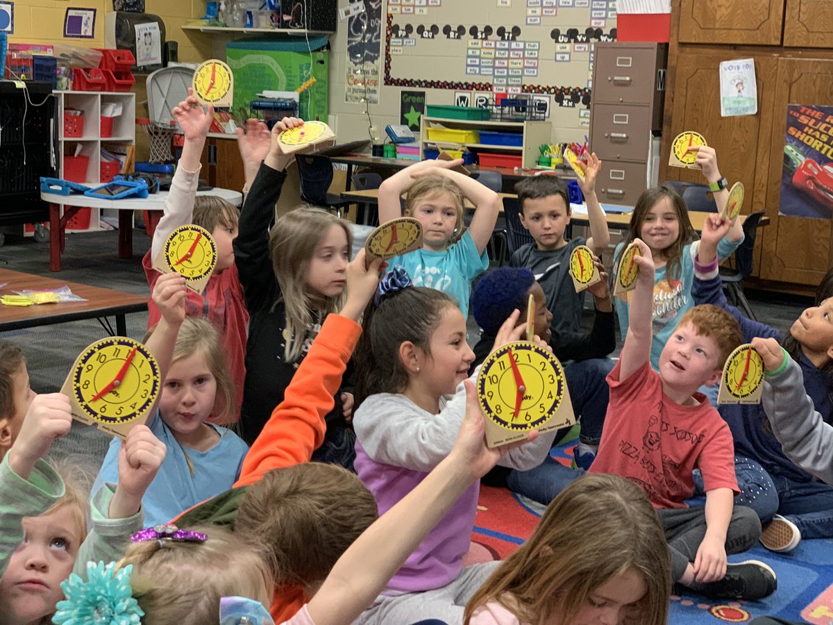 AmberTudor2's tweet photo. Tick tock around the clock! Show me 7 o’clock! ❤️ We practicing time❤️#piedmontelementary #1stgraderocks https://t.co/Vr4tLqoCuo