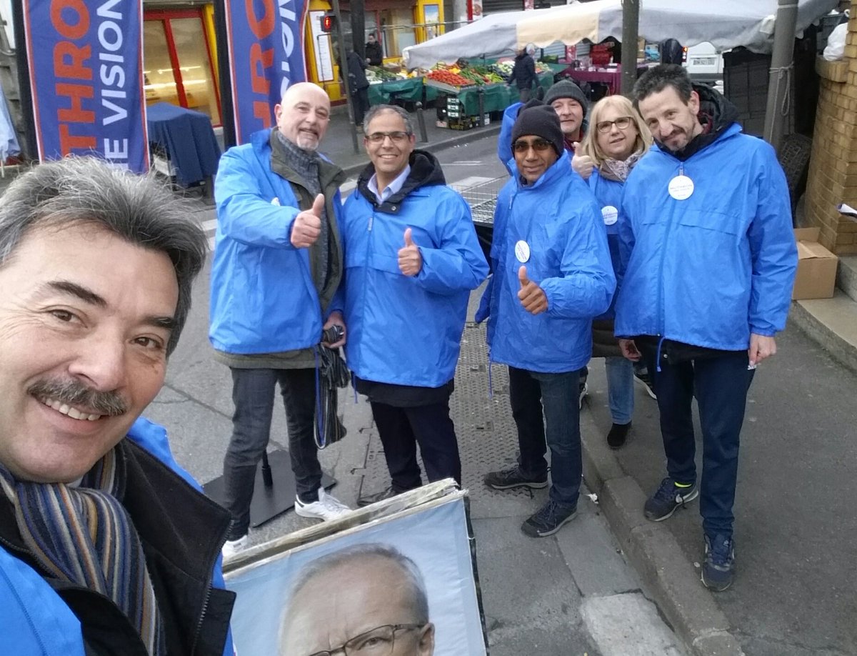 XavierPERICAT's tweet photo. Ce matin, en avant-première avec @GMothron pour faire connaître les colistiers de @Mothron1Vision au marché des Champioux ! #Mothronunevision #UneEquipeUnProjet https://t.co/39ZMUMMAoX