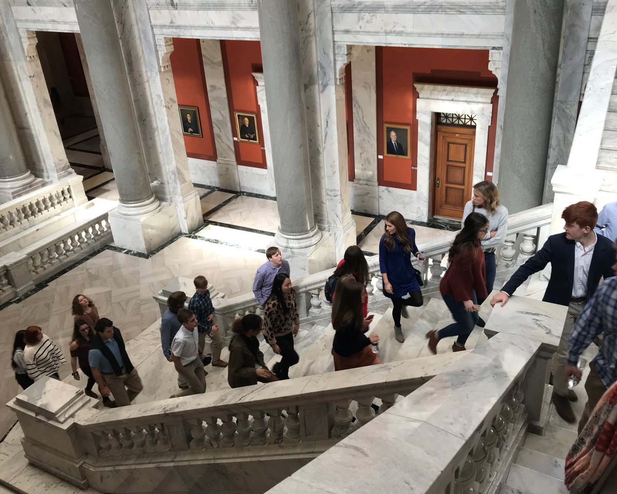 CHFSKy's tweet photo. Great day at the Capitol today as @FRYSCKy pages had a chance to get an understanding of the legislative process and help out their local representatives and senators. More than 170 pages will be used over 7 days this session. https://t.co/8Fu4Xsbbmr