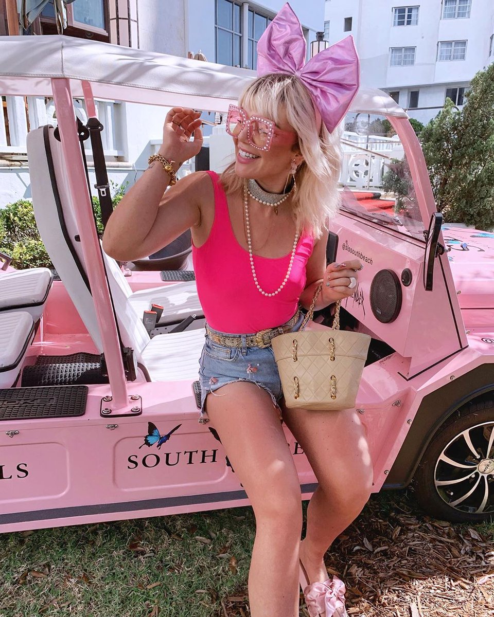 SLSSouthBeach's tweet photo. On Wednesdays at #SLSSouthBeach, we wear... 🌸. Did you know guests can rent a Moke complimentary for the first hour of their stay? Visit our concierge for more information on how to get around Miami with the #worldofsbe. #thisisbeyond #slshotels | 📸: @glitziegal
@mokeamerica https://t.co/jwSnBzSYA3