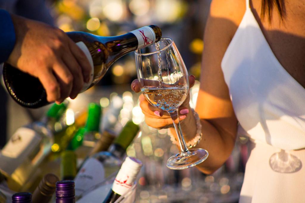 SheratonMCL's tweet photo. Sunset &amp; wine at #SheratonMiramar  🍷 🌅 https://t.co/Y0to57TsHn
