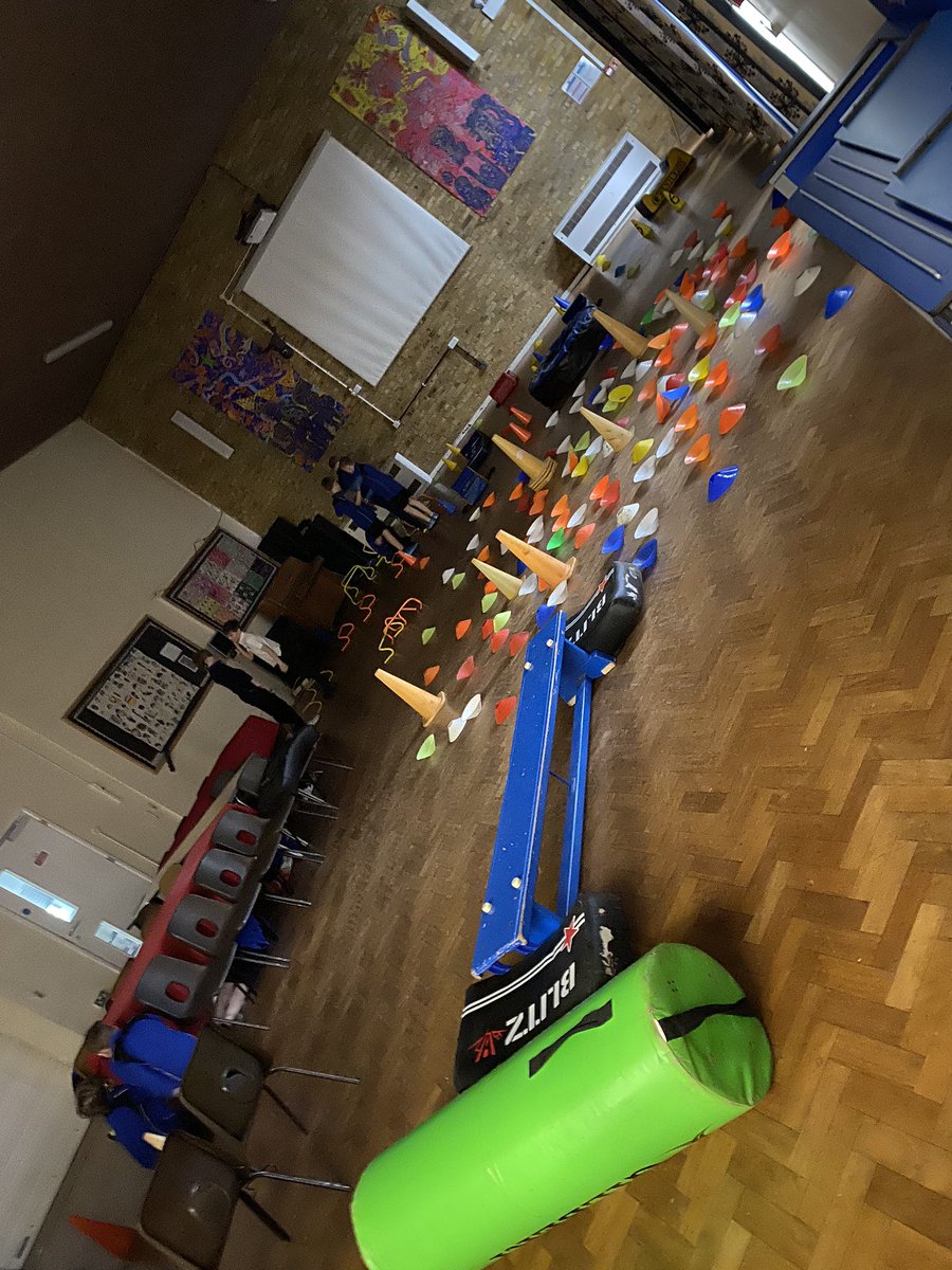 Year 5 tackling their OAA lesson today! A challenging obstacle course whilst blindfolded!! Brilliant teamwork needed to guide their partners through the course! 👌🏼