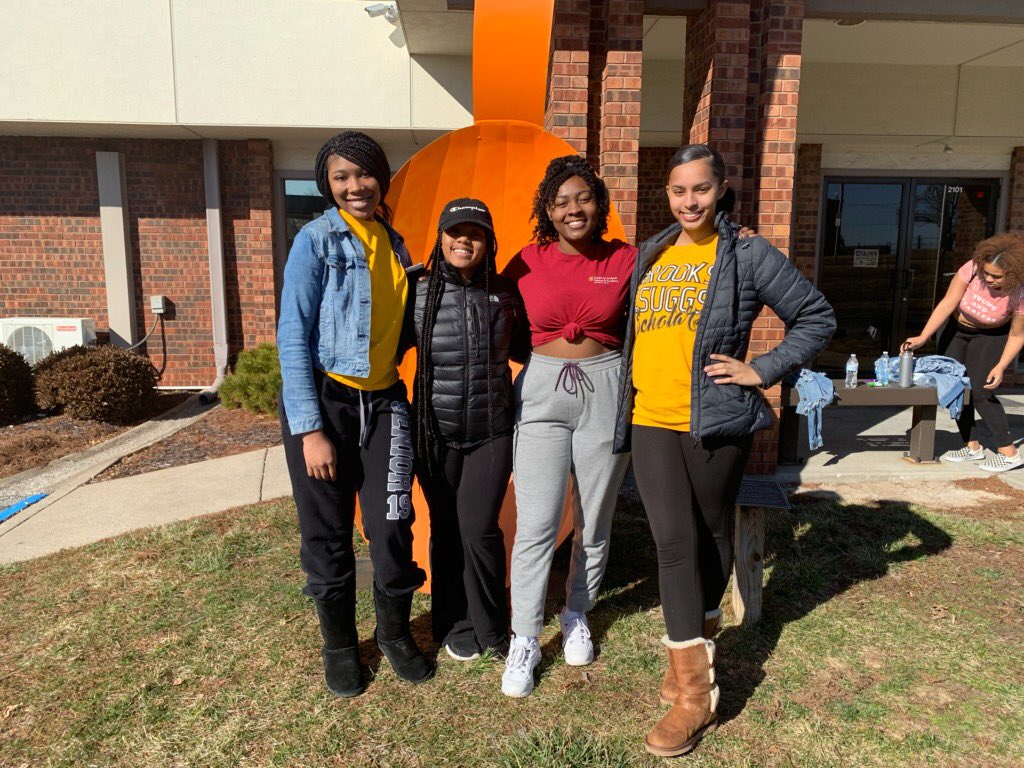 mu_mbwi's tweet photo. Shoutout to our members who volunteered at @TheFoodBankMO this past weekend in collaboration with @MizzouMA. Thank you for serving the community &amp; representing MBWI well!
#NotAMonolith💙✨ https://t.co/PkAkv8uvMw