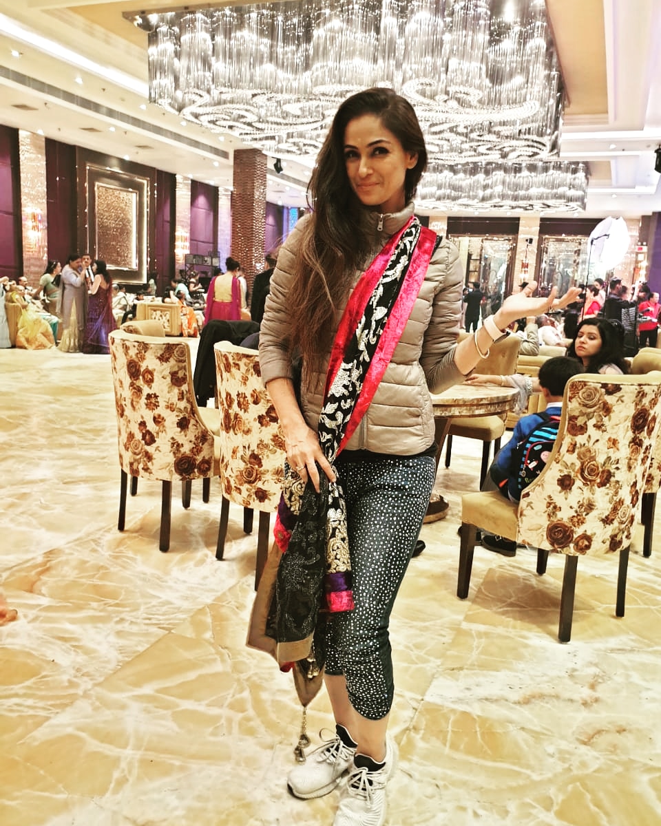 SimranbaggaOffc's tweet photo. Life's too short to wear boring clothes🤷♀💃
#ootd #fashion #summer #thursdayvibes #thursday #thursdaymotivation #throwbackthursday #morningvibes #slimfitsimran #simran #simrandance https://t.co/ZfjVabmdOy