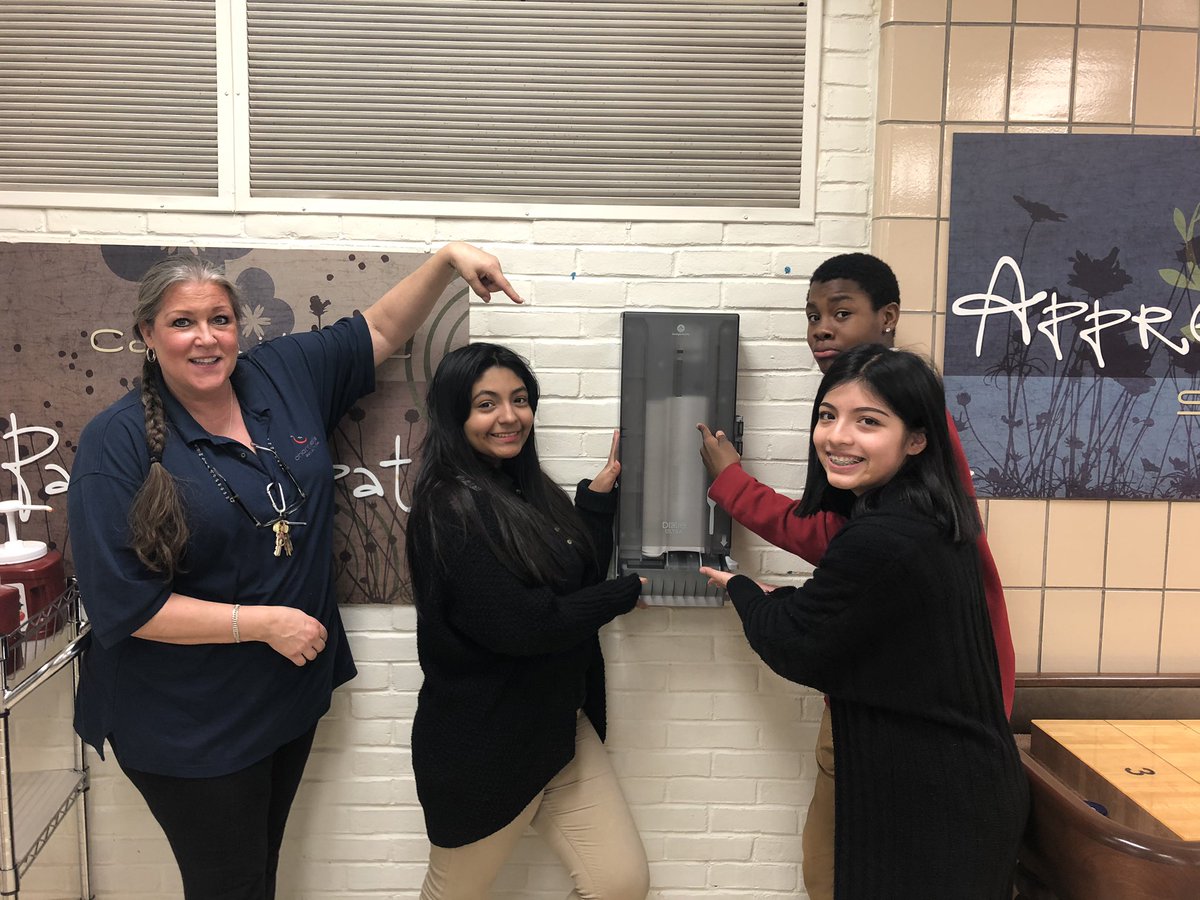 RBMSStuCo's tweet photo. New Spork Dispenser in action! Thank you @ChartwellsK12 for your continued collaboration and commitment to our #greencafeteria vision 🌎💚♻️ #breakupwithplastics  @rbmsROCKETS @DreamBigRB @RedBankSup https://t.co/mQKJPKLgTy