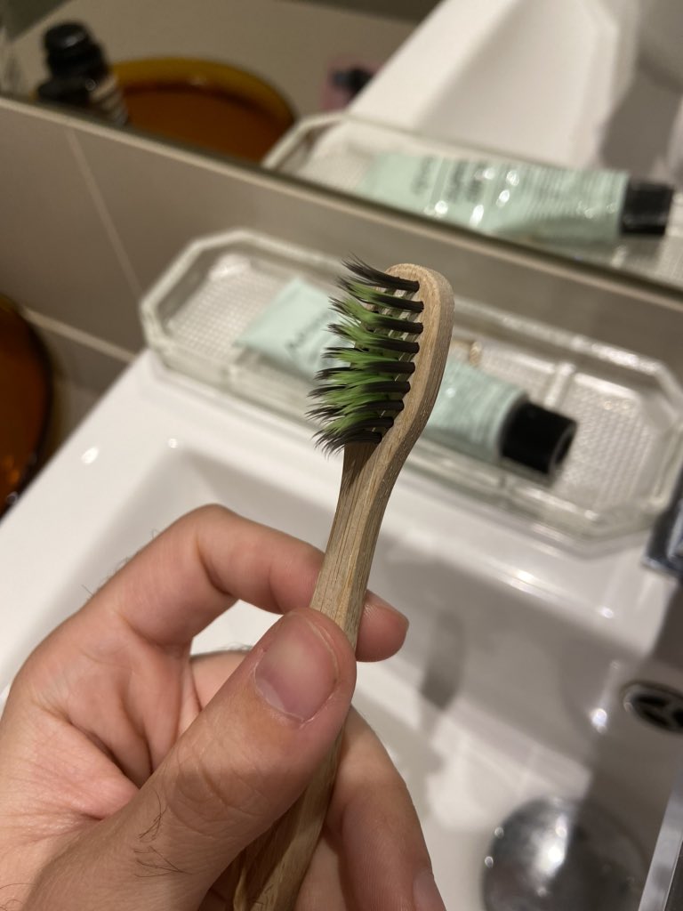 letsgetrowdie's tweet image. Just realised my toothbrush looks like Billie Eilish