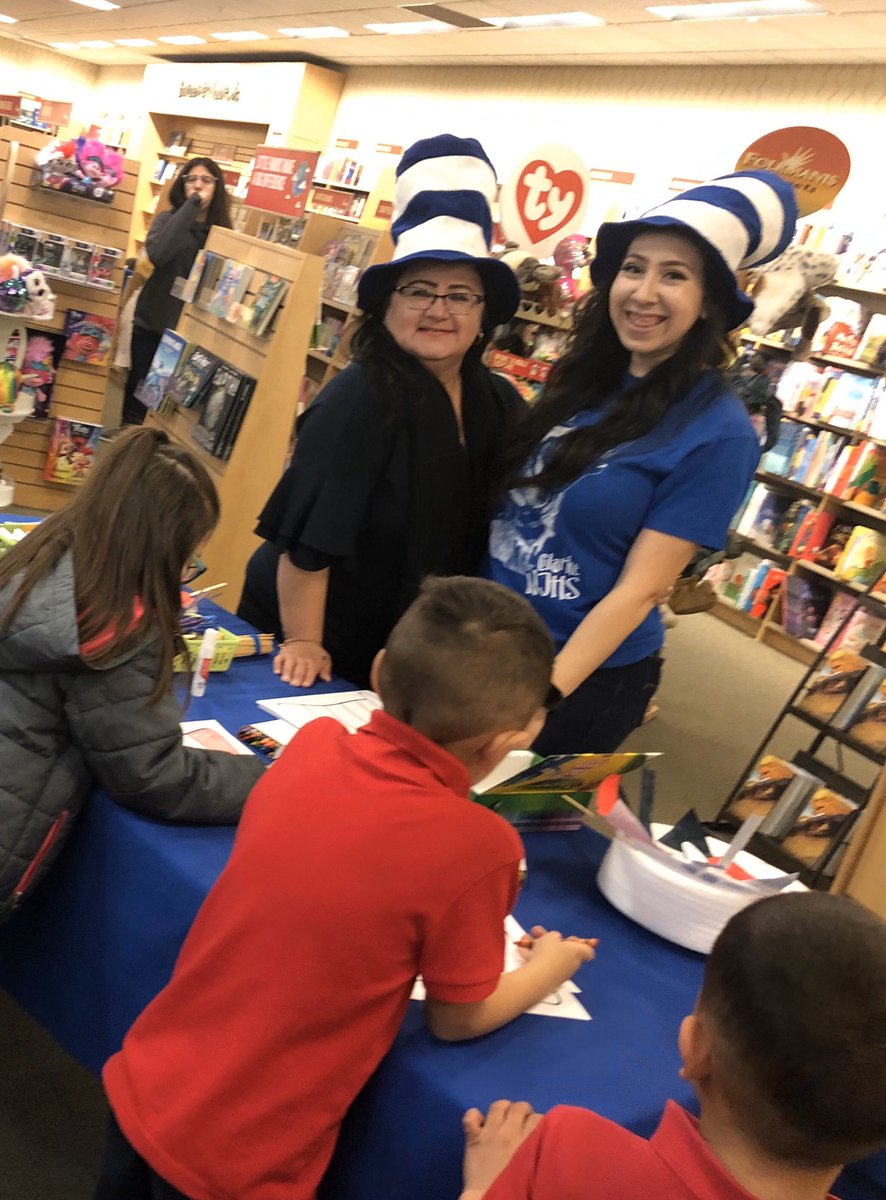WClarkeLibrary's tweet photo. Read Across Americas Feeder Pattern Literacy Night at Barnes &amp; Noble 📚 @WClarke_MS #sisd_libraries #ReadAcrossAmericaDay https://t.co/m3nR1Nuace