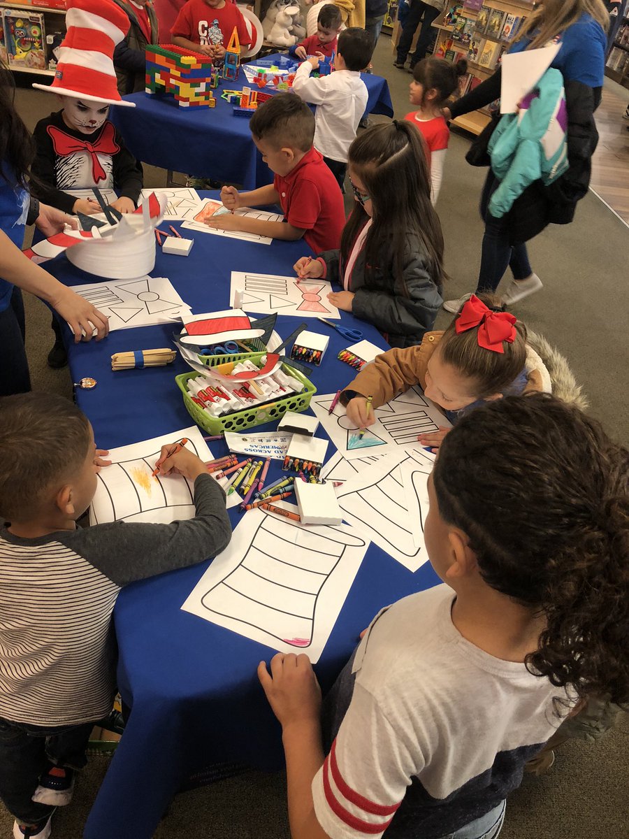 WClarkeLibrary's tweet photo. Read Across Americas Feeder Pattern Literacy Night at Barnes &amp; Noble 📚 @WClarke_MS #sisd_libraries #ReadAcrossAmericaDay https://t.co/m3nR1Nuace