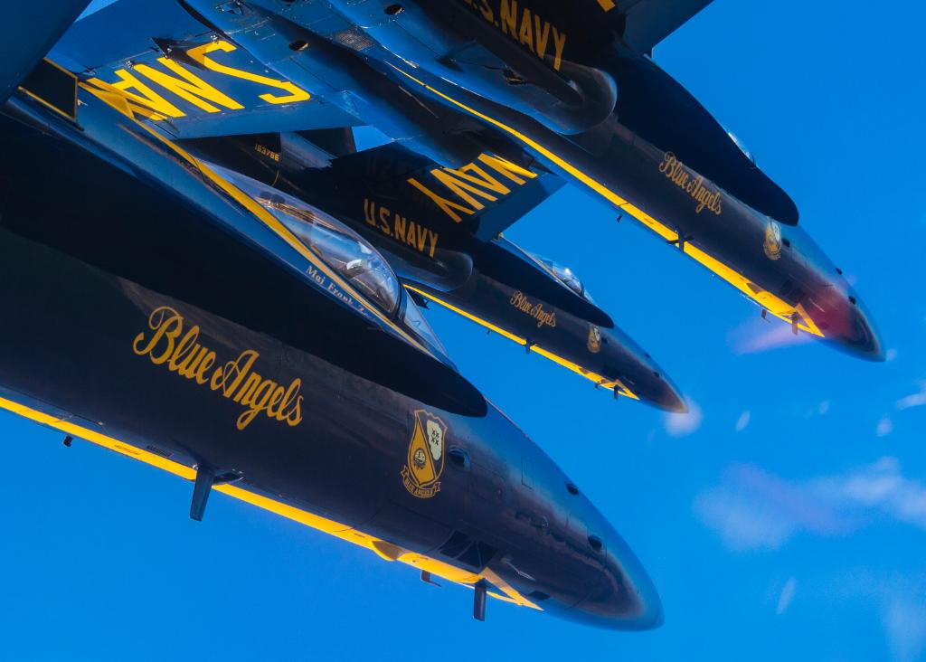 #USNavy photos of the day: #vfa83 conducts #fltops aboard #USSDwightDEisenhower, #hsc8 trains #sar, @BlueAngels train at Naval Air Facility #ElCentro and #VFA146 maintains aircraft aboard #USSTheodoreRoosevelt. ⬇️ info & download ⬇️: navy.mil/viewPhoto.asp