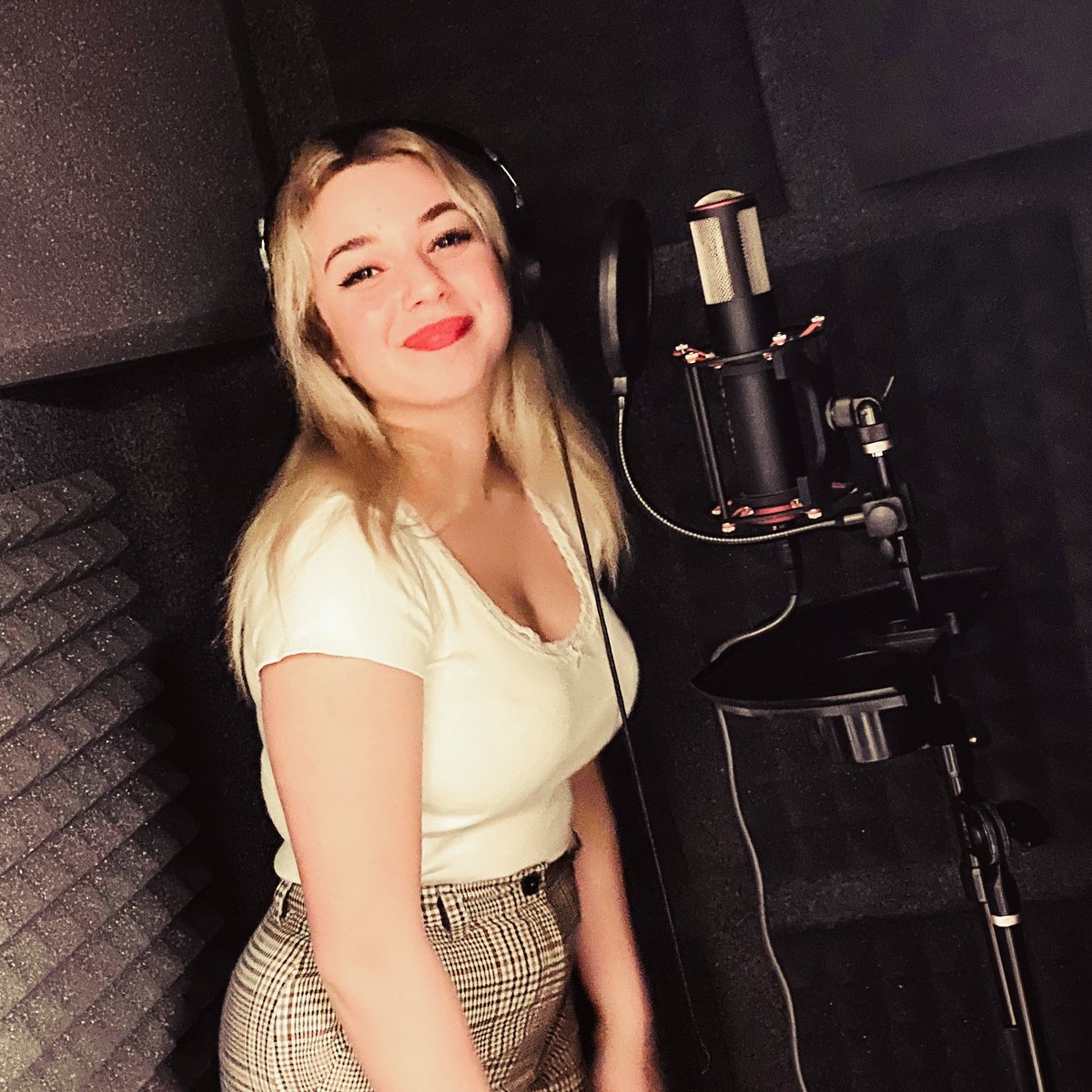 alsaied_tamara's tweet photo. Sweet dreams are made of this..
.
.
.
#BehindTheScenes #BTS #BeRawBeReal #NewSongAlert #NewMusicAlert #NewMusic #Egypt313 #TamaraAlsaied #SingerSongwriter #Singer #Actress #SDMusician #LiveYourDream #YoungHollywood #Empowering #Fierce #Bold #Diversity #Create #Imagine https://t.co/HmGkRCdqAO