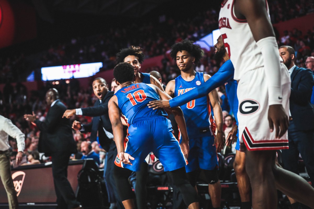 GatorsMBK's tweet photo. TALK TO 'EM NOAH 🗣️

#GatorsHoop https://t.co/1yDZChV59d