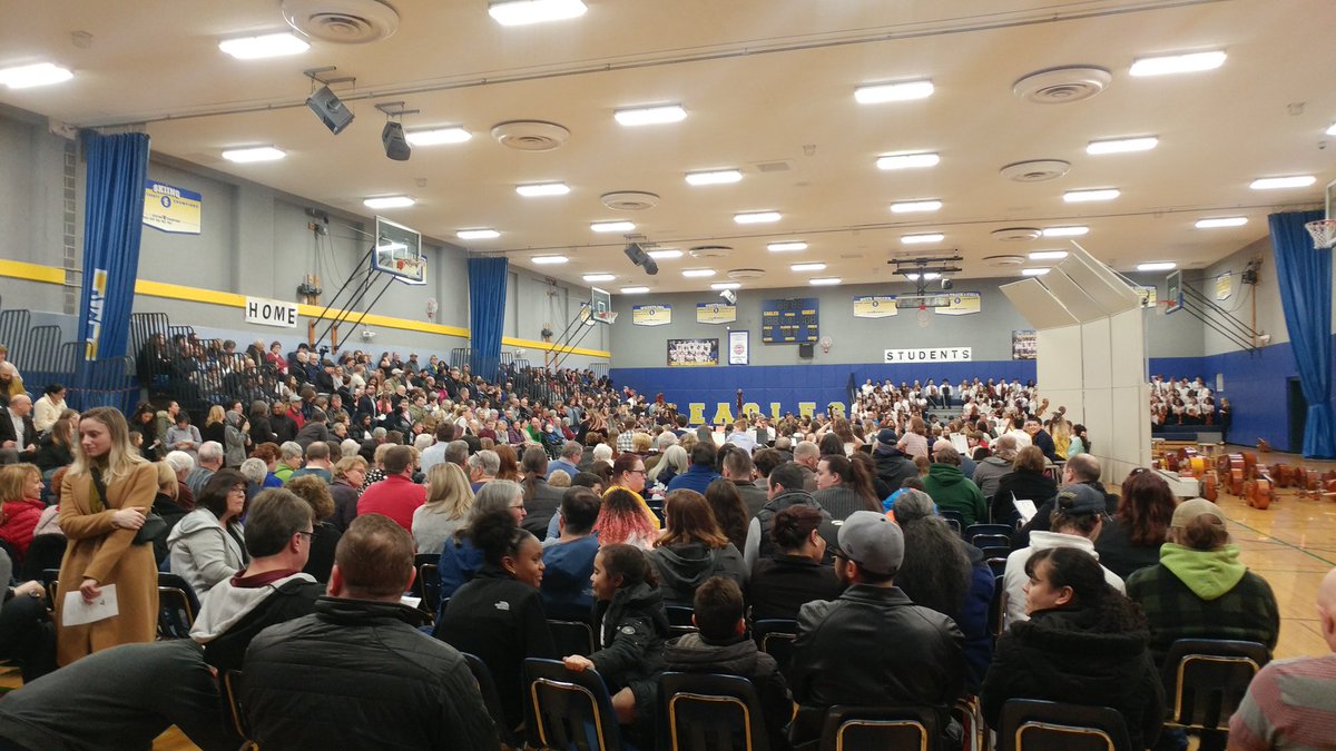 MaryanneH1's tweet photo. Packed house for String Mania! Great to see former students, current students, and future students showcase their talents! #dakeproud #musicinschools #stringmania @mcramer17 @WestIrondequoit https://t.co/NQVcdcOA15