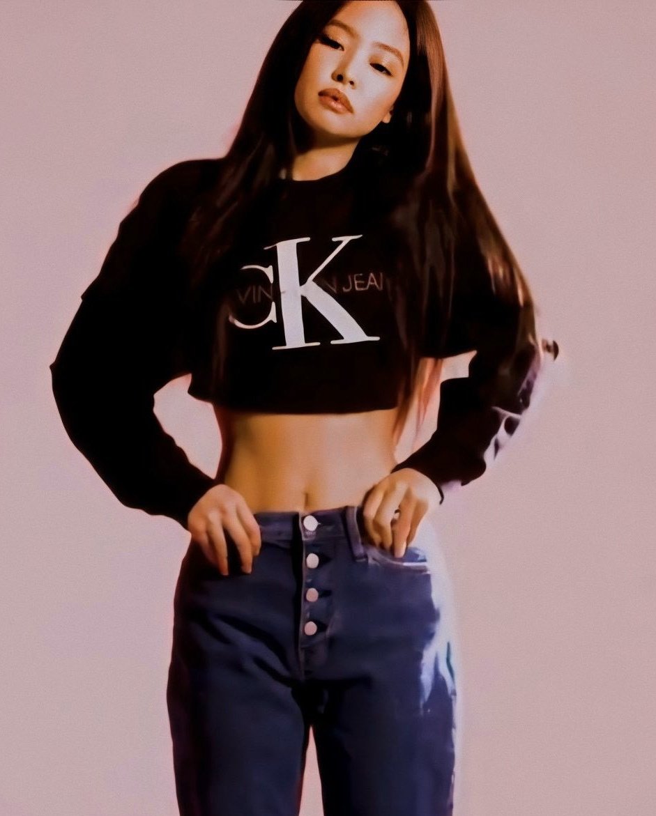JENNIE 🤍🧛♀️ tweet media